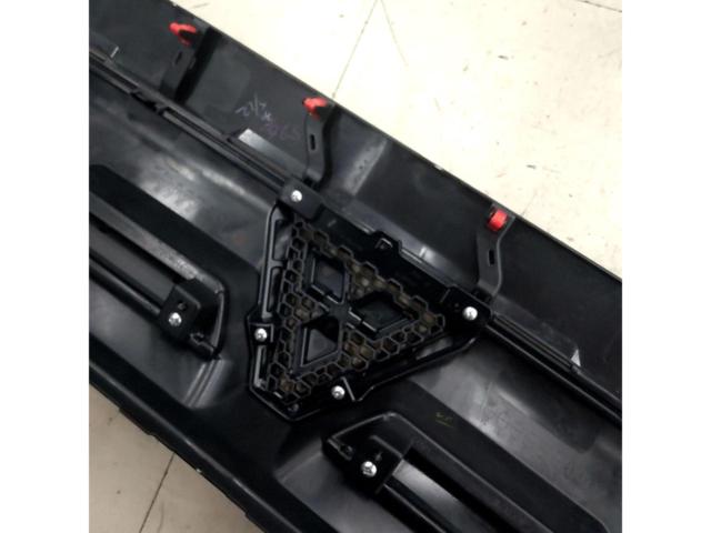 Mitsubishi genuine
Front grille for Delica D:5