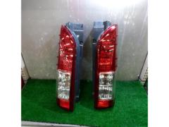 トヨタ純正 テールレンズ【200系ハイエース/4型】