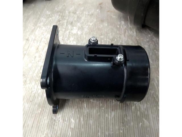 Nissan genuine
Air cleaner box + air flow sensor pipe only for Caravan/NV350