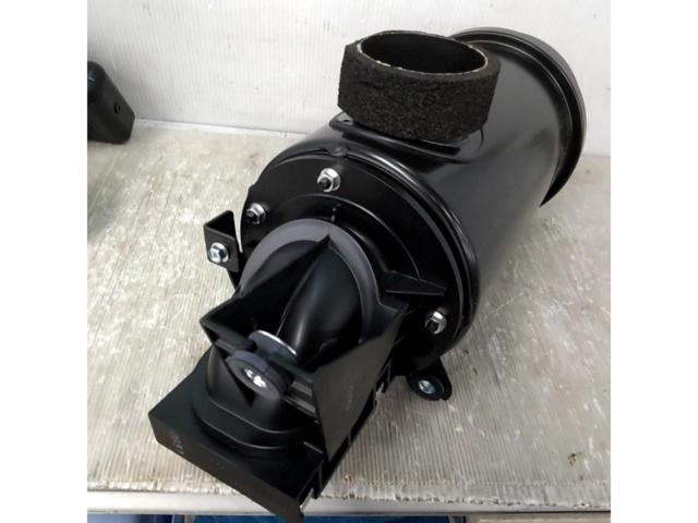 Nissan genuine
Air cleaner box + air flow sensor pipe only for Caravan/NV350
