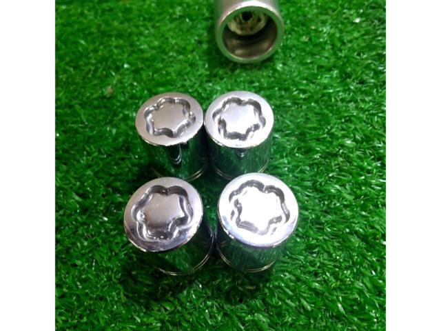MITSUBISHI genuine
McGard lock nut set