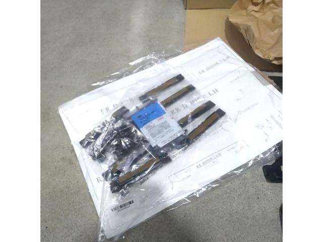 MODELLISTA サイドスカート(BEAST RAZOR STYLE) ヴェルファイア/40系 【MSD44-58007-A0】 右側のみ※左側一部欠品あり