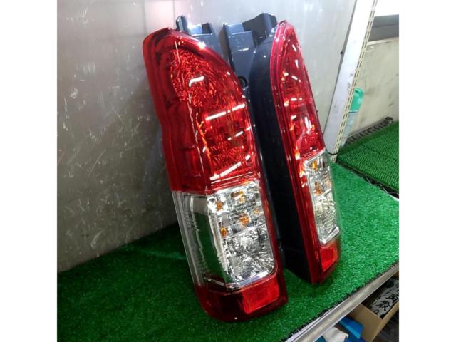 トヨタ純正 純正テールレンズ ハイエース/200系 4型以降
