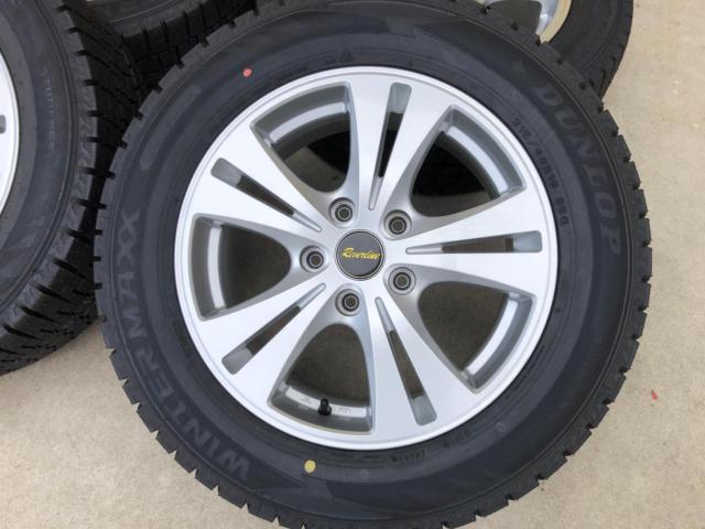 DUNLOP
REVERLINE
+
DUNLOP
WINTERMAXX
WM02
New Japanese-made studless tire set