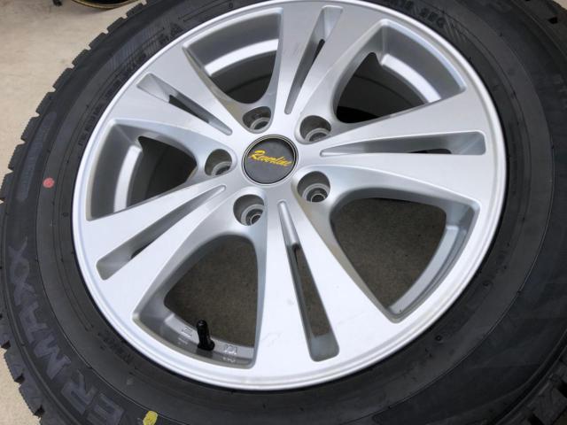 DUNLOP
REVERLINE
+
DUNLOP
WINTERMAXX
WM02
New Japanese-made studless tire set