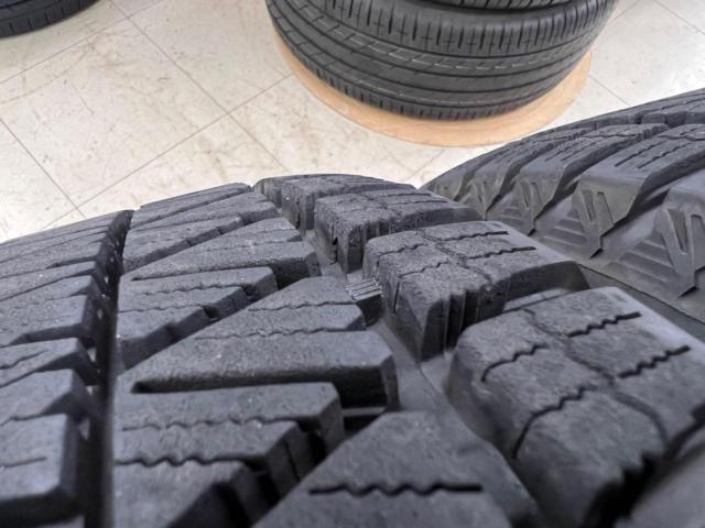 スバル XV純正ホイール+BRIDGESTONE BLIZZAK DM-V3