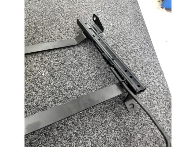 【ヴィッツ/130系 】カワイ製作所 シートレール RH【ヴィッツ/130系 】