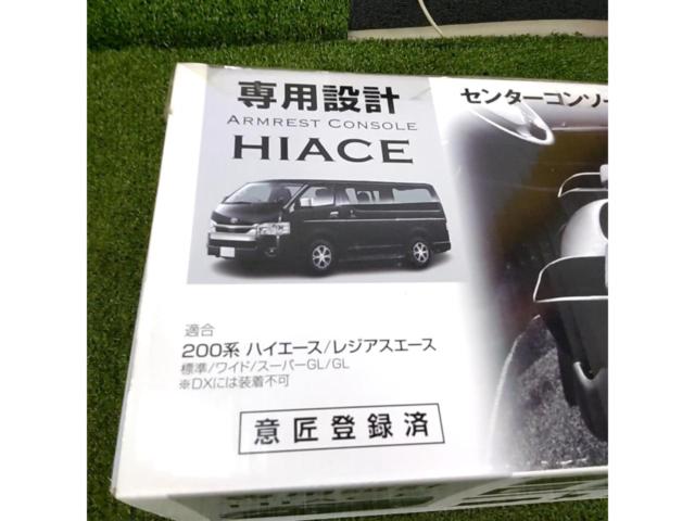 錦産業 tomboy ハイエース専用設計アームレストコンソール  CB-2001