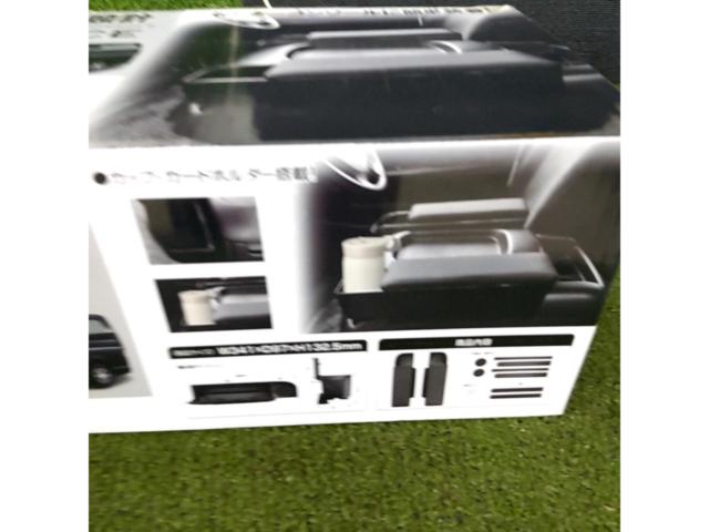 錦産業 tomboy ハイエース専用設計アームレストコンソール  CB-2001