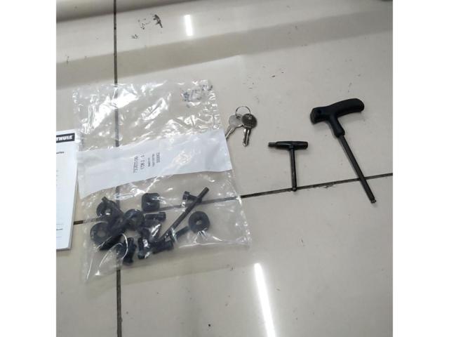 THULE ベースキャリア【レガシィアウトバック/BS系 ダイレクトルーフレール車】