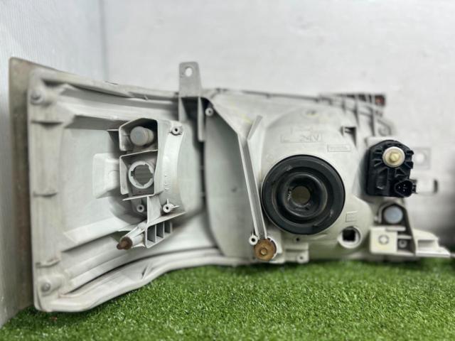 トヨタ 200系/ハイエース 1～2型純正ハロゲンヘッドライト