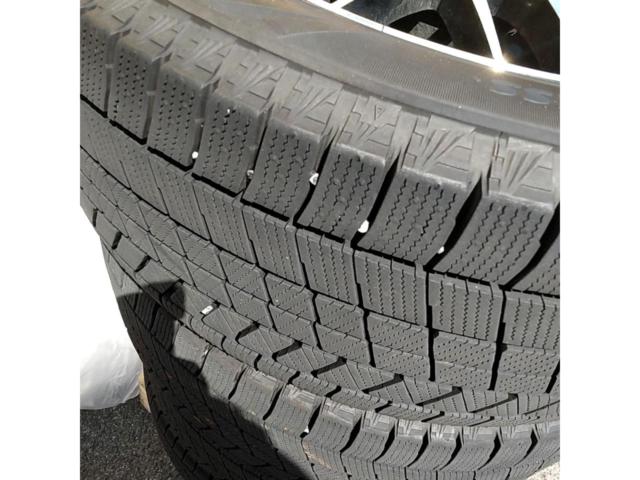 B Con
TREAD
VENUS
+
BRIDGESTONE
BLIZZAK
VRX3