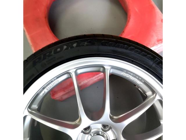 【ENKEI(エンケイ)】PerformanceLine(パフォーマンスライン) PF01 (5HOLE)+【TOYO】PROXES ComfortⅡ