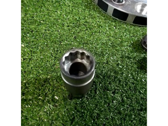 Kics
Wide tread spacer
[114.3-5H
Thickness: 15mm
M 12 x P 1 .25
HEX: 21
Dedicated hub ring diameter: 66mm