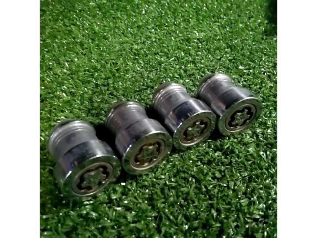 McGARD
Wheel mounting lock nuts
[M12 × P1.25
60-degree tapered seat
