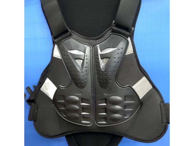 One size fits all, manufacturer unknown.
Body protector chest
Back protector!!