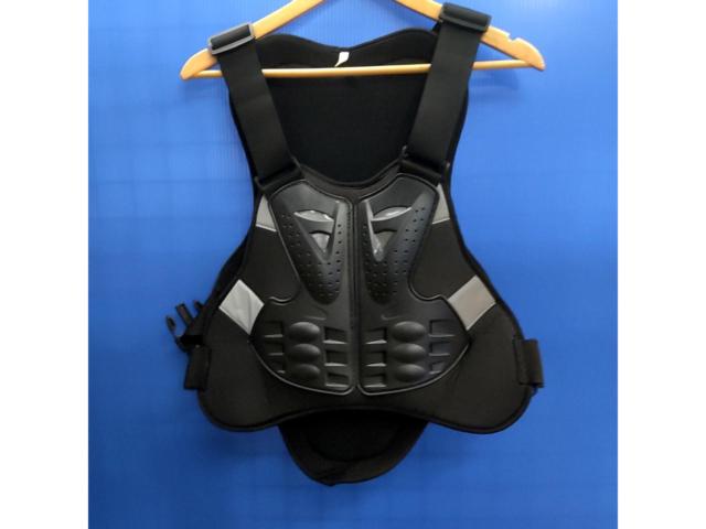 One size fits all, manufacturer unknown.
Body protector chest
Back protector!!