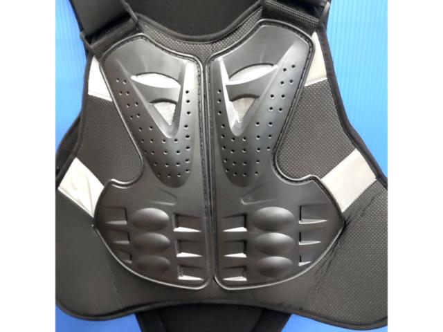 One size fits all, manufacturer unknown.
Body protector chest
Back protector!!