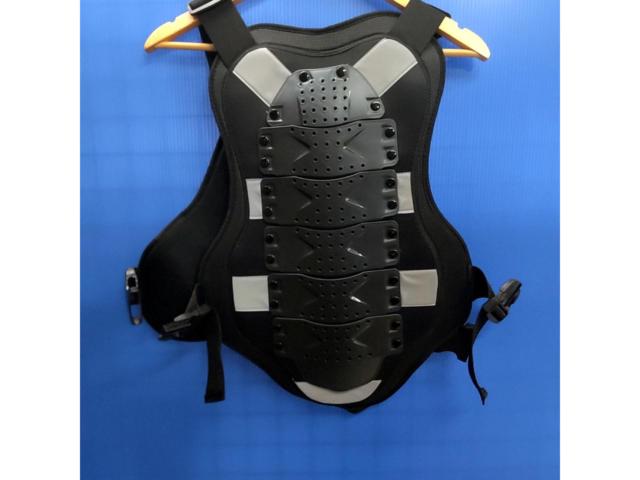 One size fits all, manufacturer unknown.
Body protector chest
Back protector!!