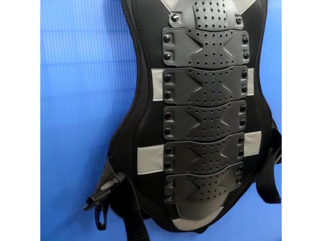 One size fits all, manufacturer unknown.
Body protector chest
Back protector!!