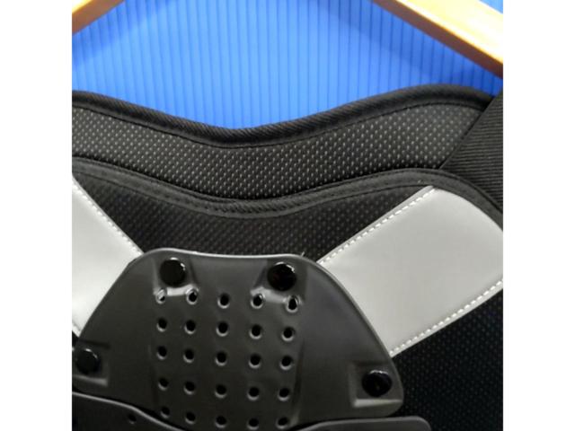 One size fits all, manufacturer unknown.
Body protector chest
Back protector!!