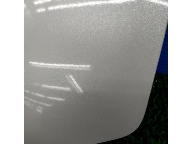 PCX125 / PCX150 HONDA (Honda)
Genuine lid grab rail cover, white color