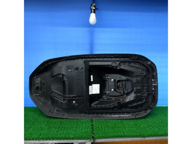 Skywave 250/SS SUZUKI
Perfect for reupholstering original seats or as a base for customization!!