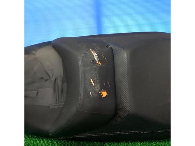 Skywave 250/SS SUZUKI
Perfect for reupholstering original seats or as a base for customization!!