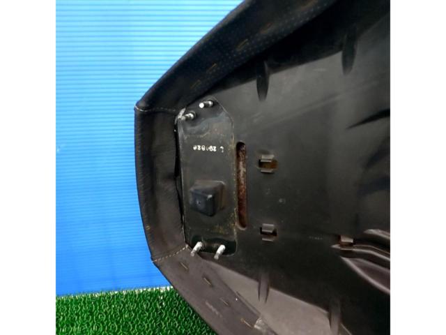 Skywave 250/SS SUZUKI
Perfect for reupholstering original seats or as a base for customization!!