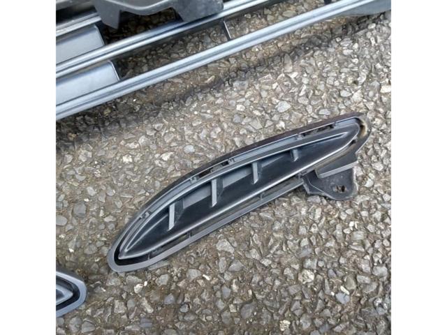【80系ハリアー】トヨタ純正ロアグリル