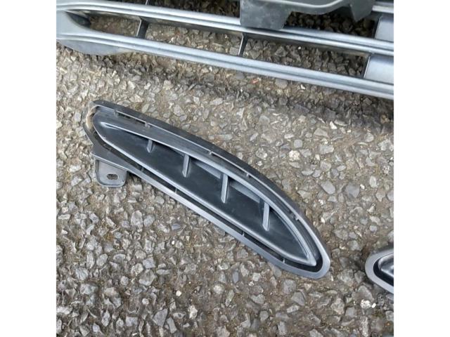 【80系ハリアー】トヨタ純正ロアグリル
