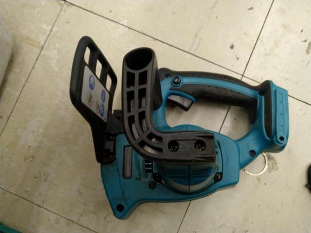 makita 充電式チェーンソー UC122DZ