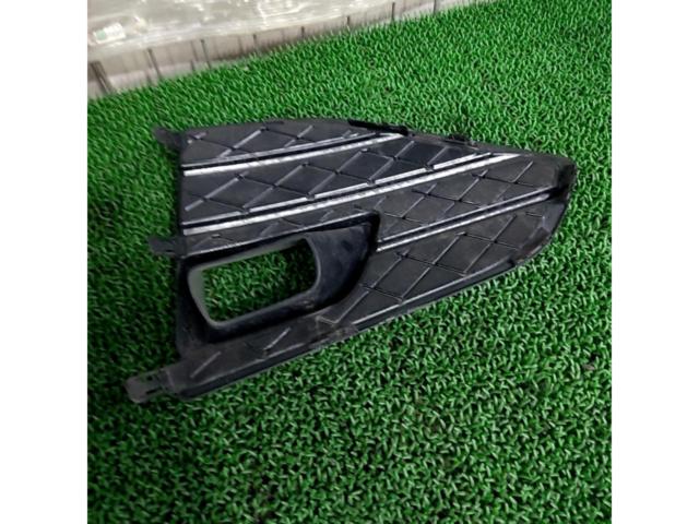 【トヨタ純正】トヨタ純正 フォグランプカバー クラウンアスリート/210系 左右セット 81481-30230/81482-30250