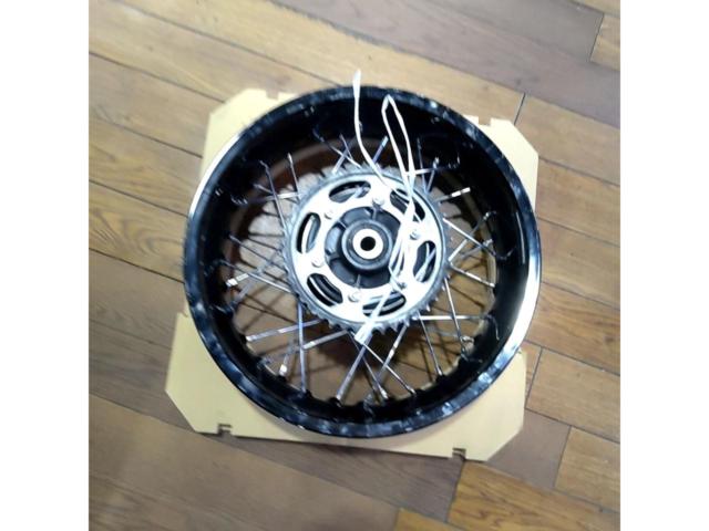 Triumph Thruxton 1200RS
Original wheel front and back set
FinalEdition