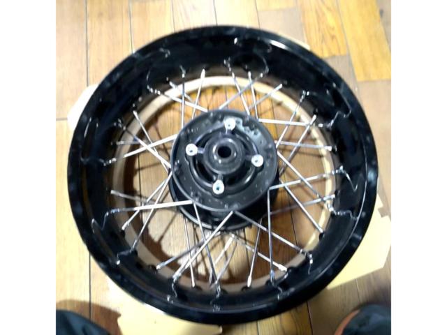 Triumph Thruxton 1200RS
Original wheel front and back set
FinalEdition