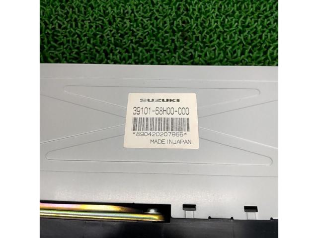 SUZUKI (Genuine Suzuki) Radio Tuner with Built-in Speakers
39101-68H00-000
