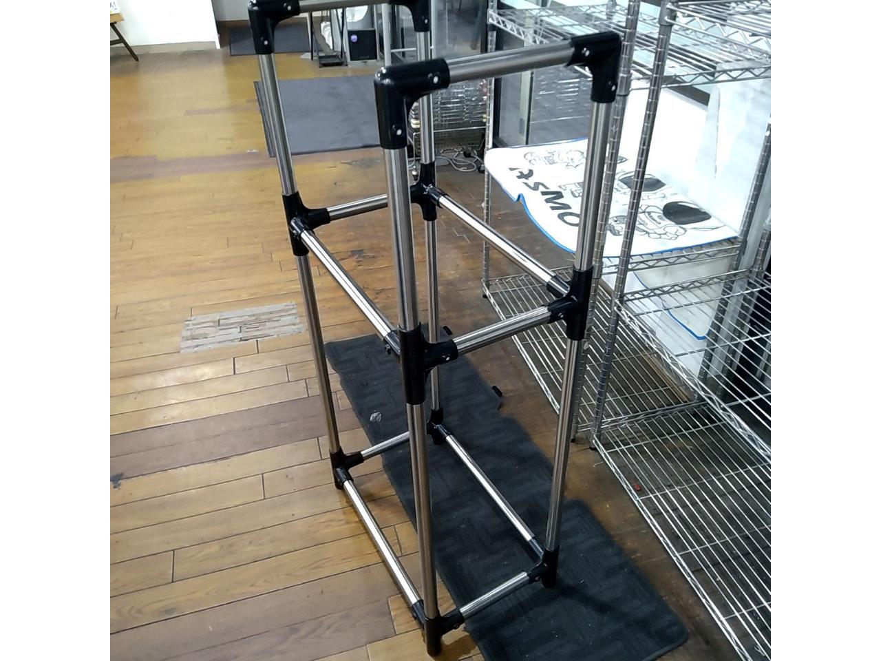 Unknown Manufacturer
Tire rack