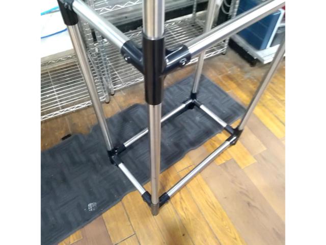 Unknown Manufacturer
Tire rack