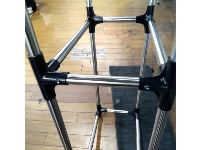 Unknown Manufacturer
Tire rack