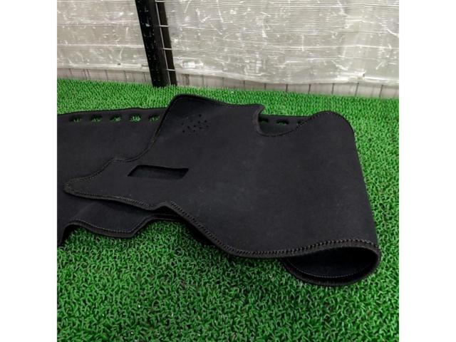 Unknown Manufacturer
Dashboard mat
[Harrier
80-series]