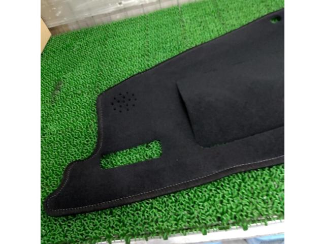 Unknown Manufacturer
Dashboard mat
[Harrier
80-series]