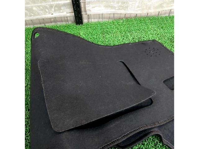 Unknown Manufacturer
Dashboard mat
[Harrier
80-series]