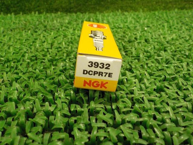 NGK
SPARK
PLUG
DCPR7E
3932