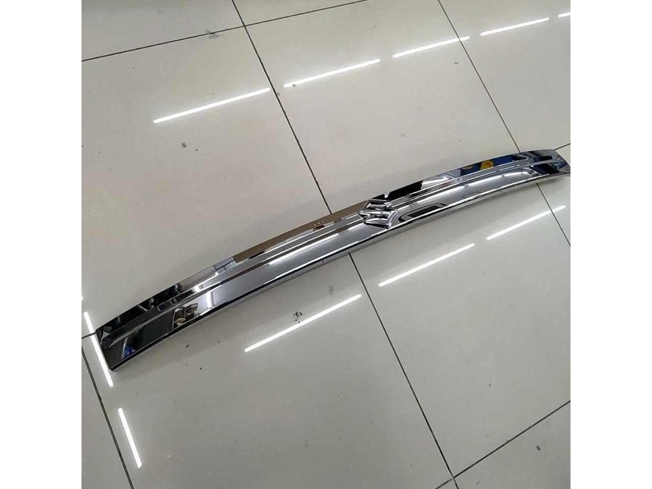 Solio Bandit/MA37S
Genuine back door garnish