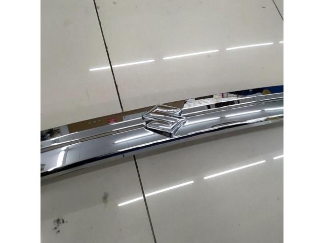 Solio Bandit/MA37S
Genuine back door garnish