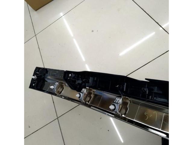 Solio Bandit/MA37S
Genuine back door garnish