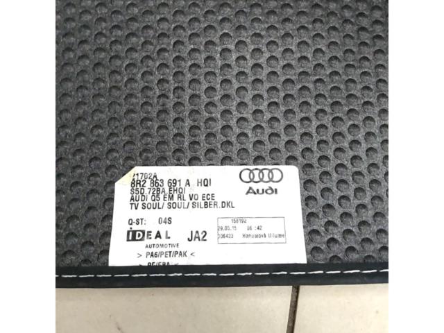 AUDI 純正フロアマット※フロントのみ【Q5/右ハンドル】