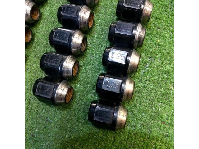 M12/P1.25/21HEXBBS
Taper nut
16 set