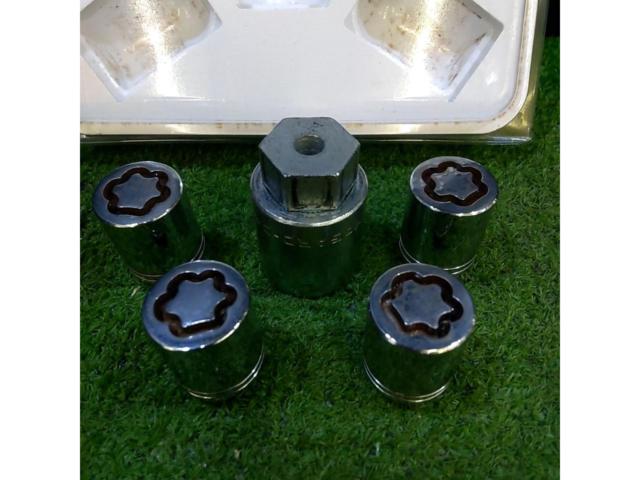 M12xP1.25 SUBARU Genuine Part
Made McGard
Lock nut set