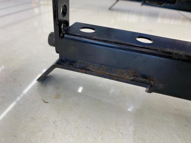 Legacy/BE5/BH5/Driver's side/RHRECARO
Seat rail